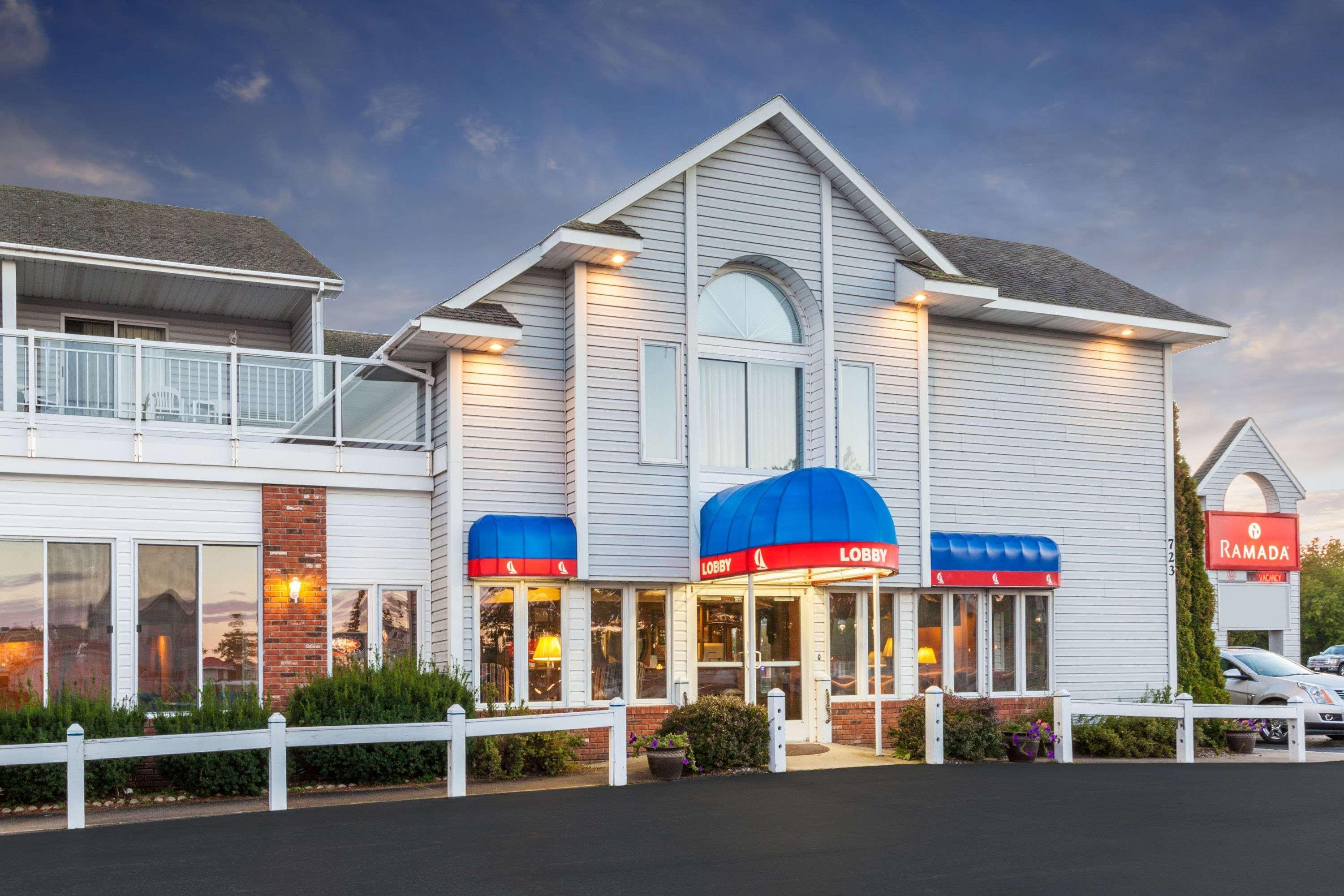 Ramada By Wyndham Mackinaw City Waterfront Exterior foto