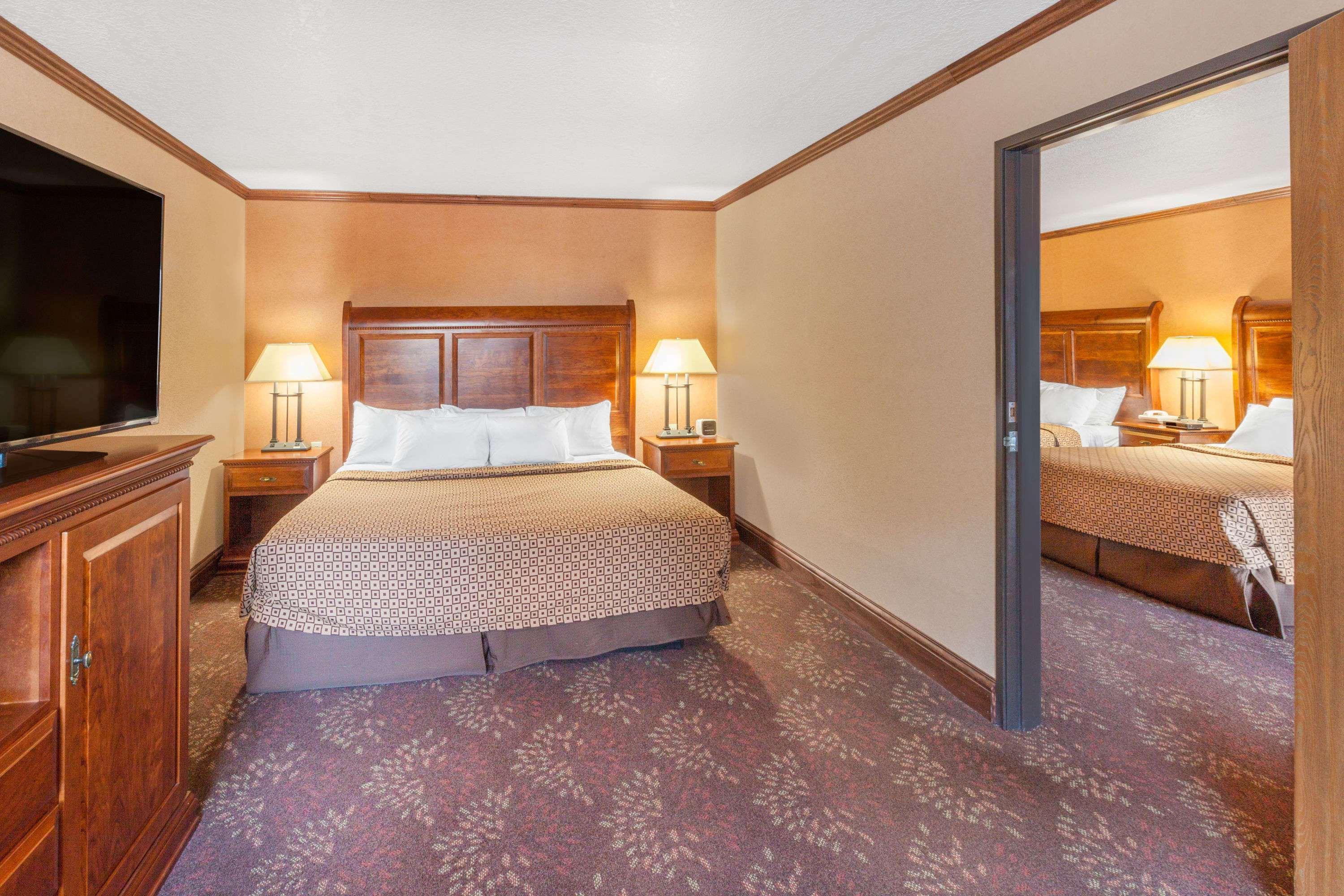 Ramada By Wyndham Mackinaw City Waterfront Exterior foto
