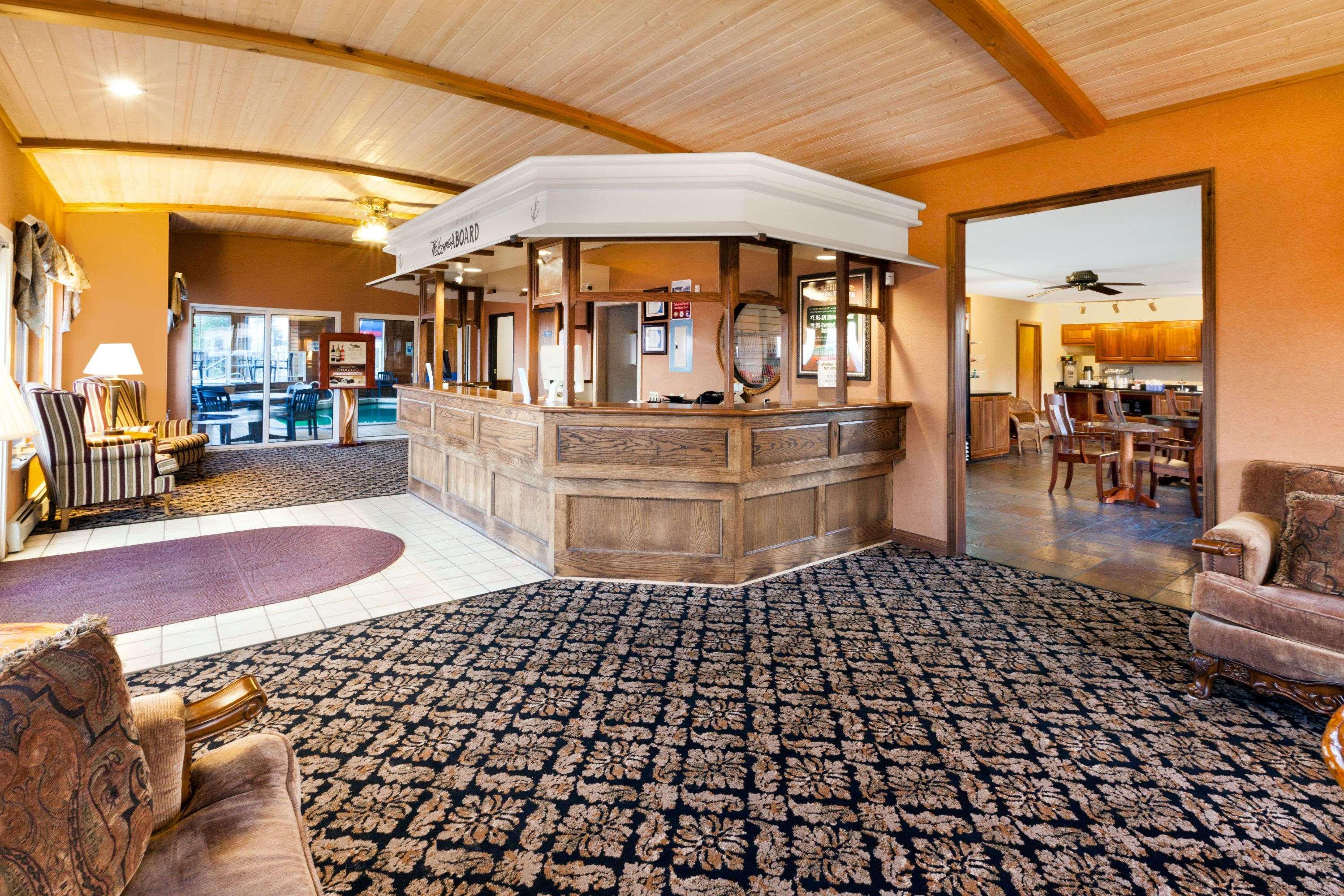 Ramada By Wyndham Mackinaw City Waterfront Exterior foto