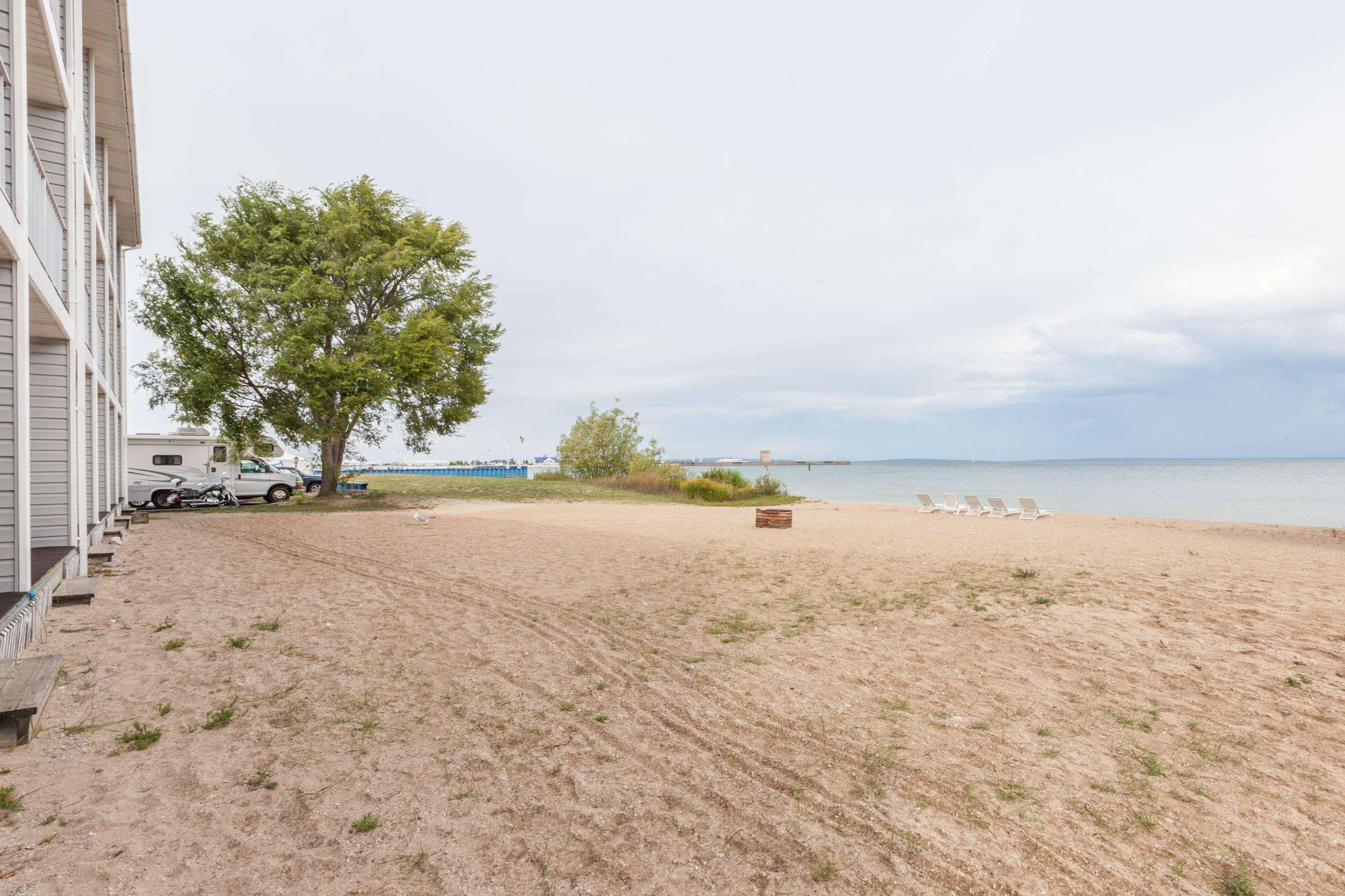 Ramada By Wyndham Mackinaw City Waterfront Exterior foto