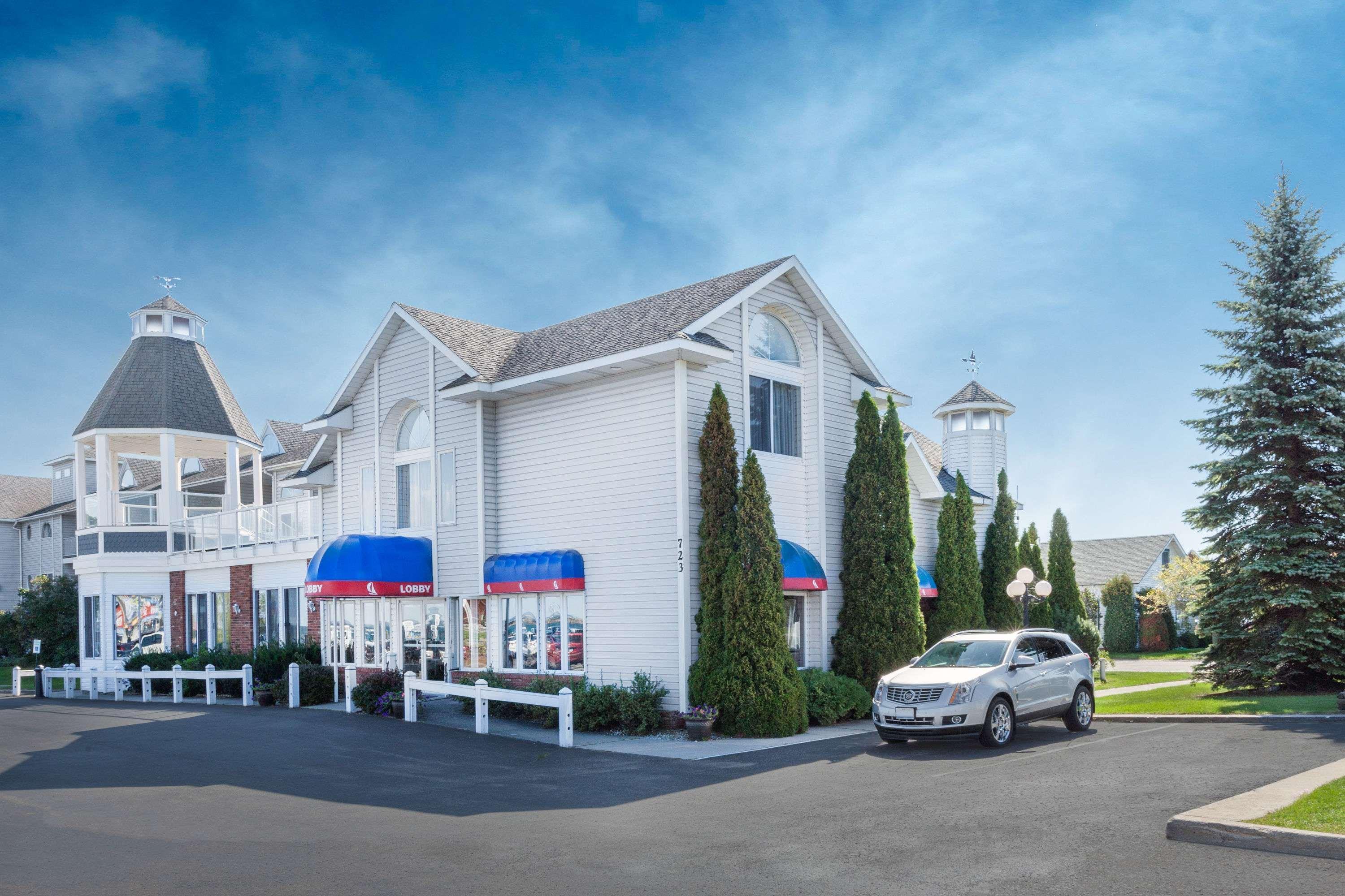 Ramada By Wyndham Mackinaw City Waterfront Exterior foto